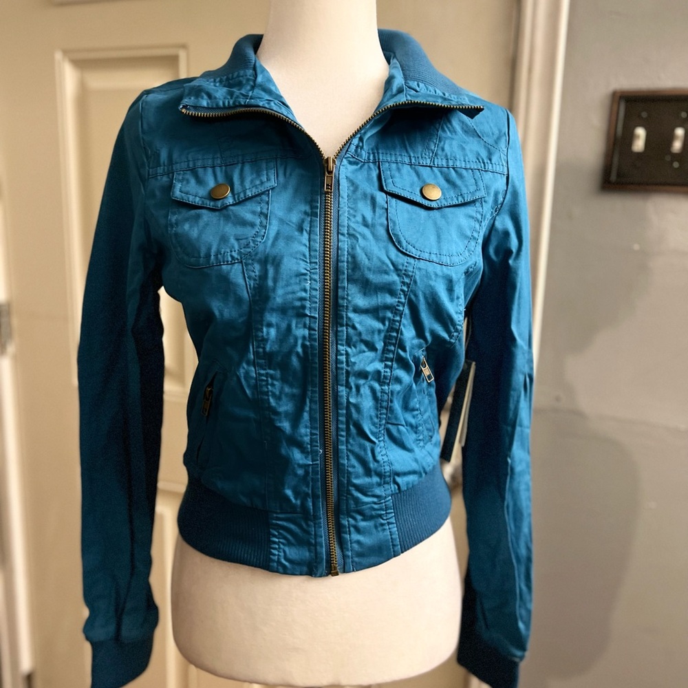 Crop Jacket - Picture 2 of 6